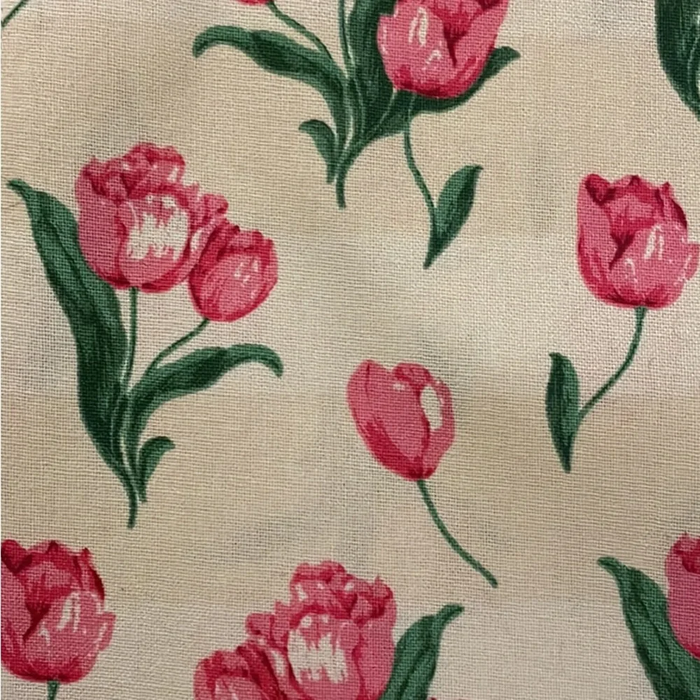 Tulip Table Cloth and Placemats-NWT